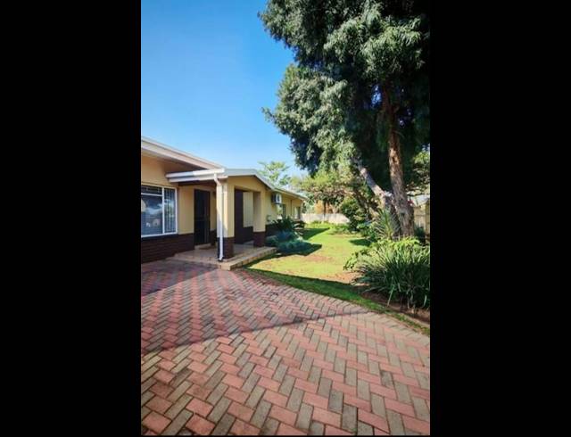 3 BEDROOM HOUSE FOR SALE IN MOREGLOED